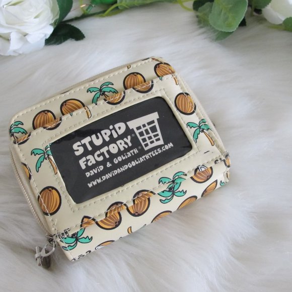 Shake your Coconuts Wallet with Keychain Ring (Retired) - Picture 5 of 10